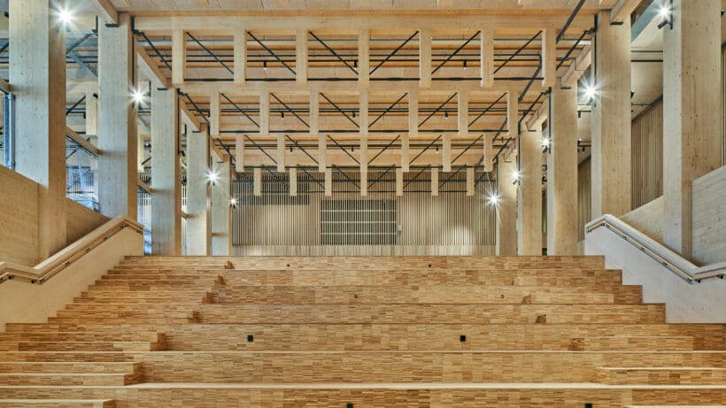 Architectural project - open ceiling, bright hall, ceiling lights ...